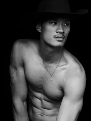 Paolo R., men board